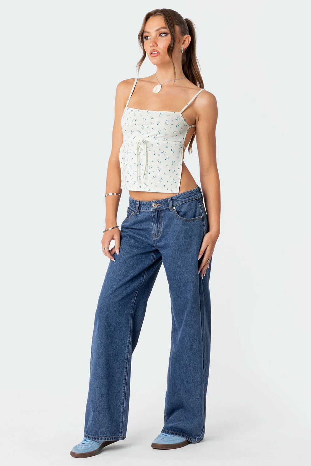 LOW-WAIST JEANS
