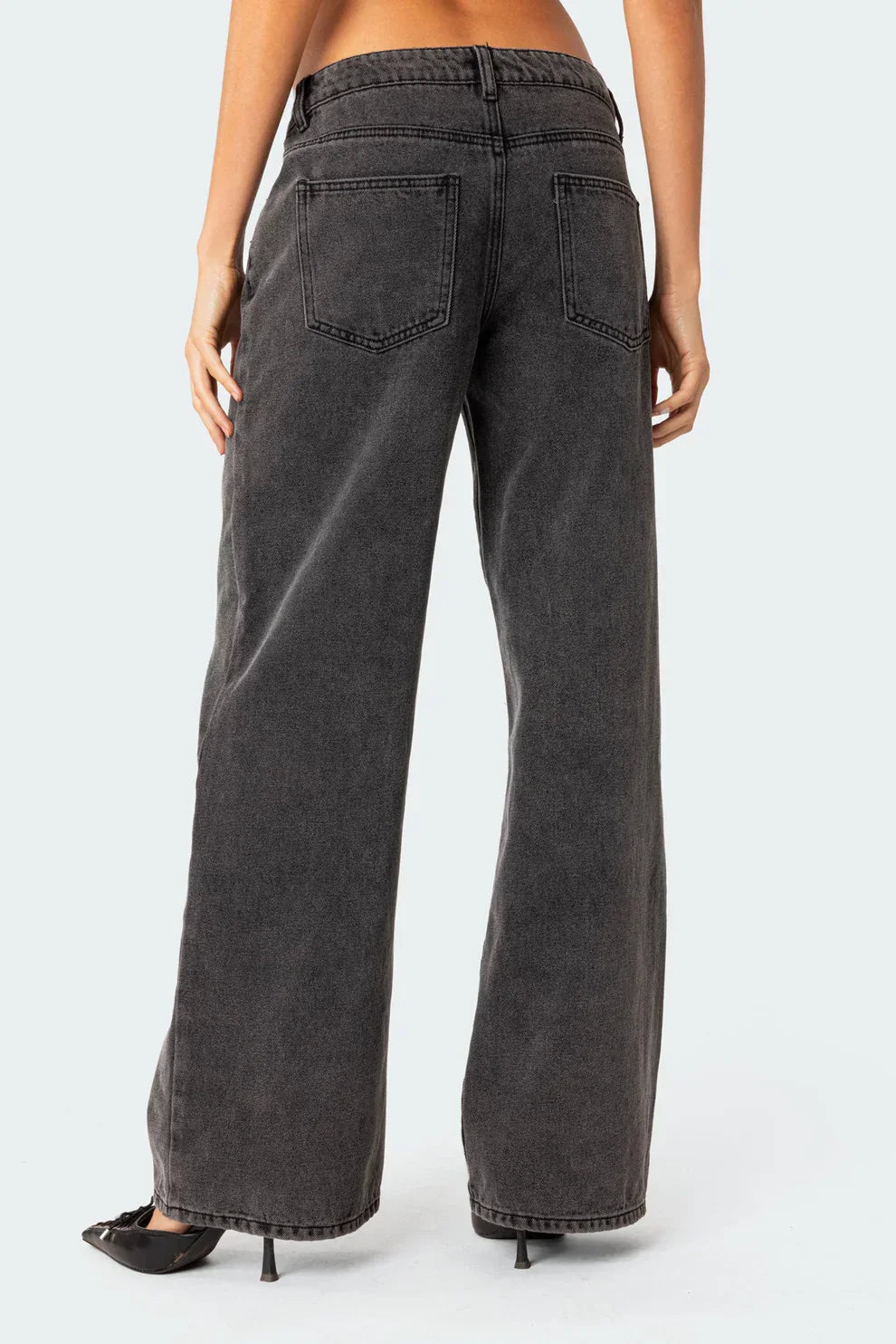 LOW-WAIST JEANS